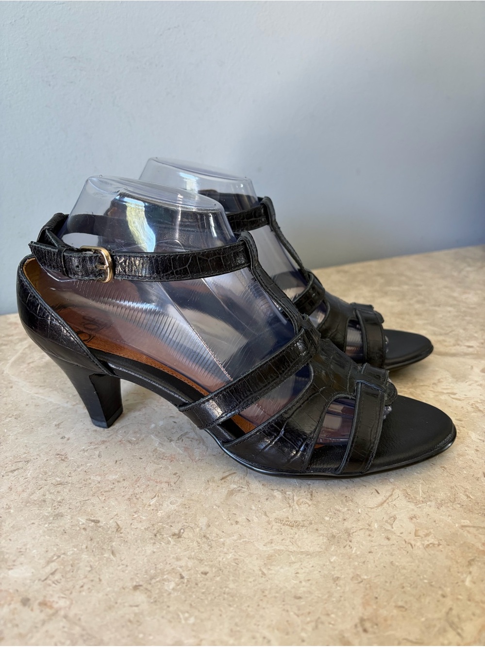 Sofft Sandals Size 8.5M Black Croc Embossed Leather Ankle Strappy Comfort Heels